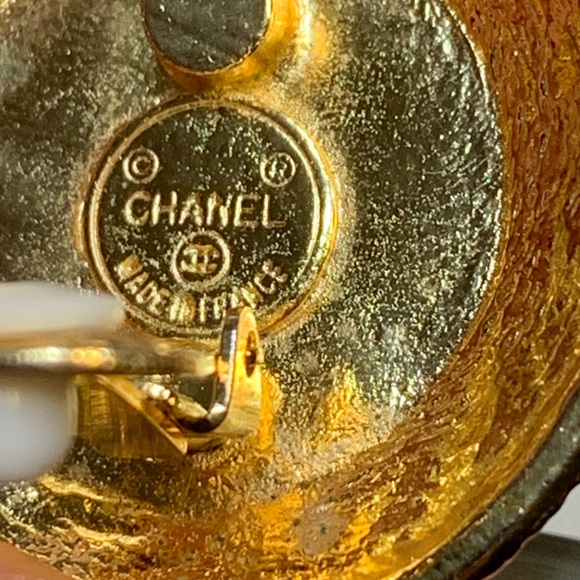 Chanel Vintage Faux Pearl Gold Metal Clip on Earrings - Picture 5 of 5
